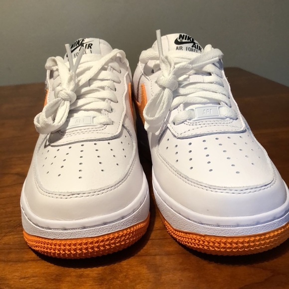 Nike by you women’s Air Force one white/orange - Picture 2 of 11